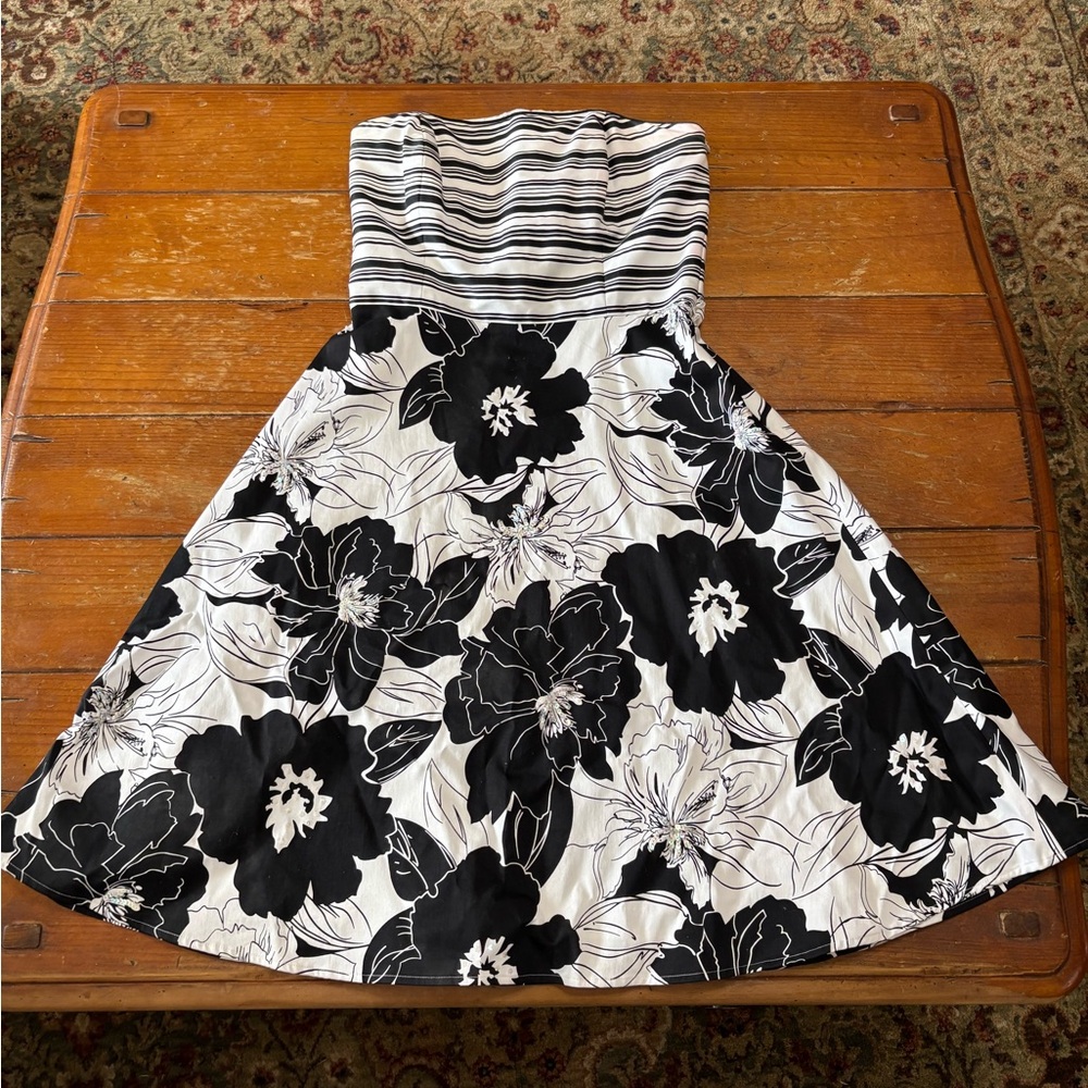 Elegant Black and White Strapless Dress